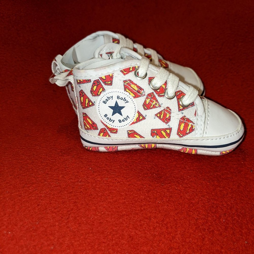 BNWOT. Baby Baby Newborn Baby Boy Superman Crib Shoes Soft Sole Sneakers 0-6 M